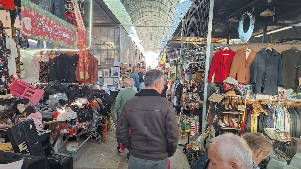 El Cisne Flea Market