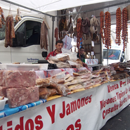 Puesto de mercadillo: Embutidos y jamones "Los Granainos"