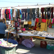 Puesto de mercadillo: Complementos Keur Serigne Fallou