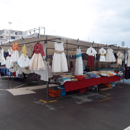 Puesto de mercadillo: Vestidos de celebración